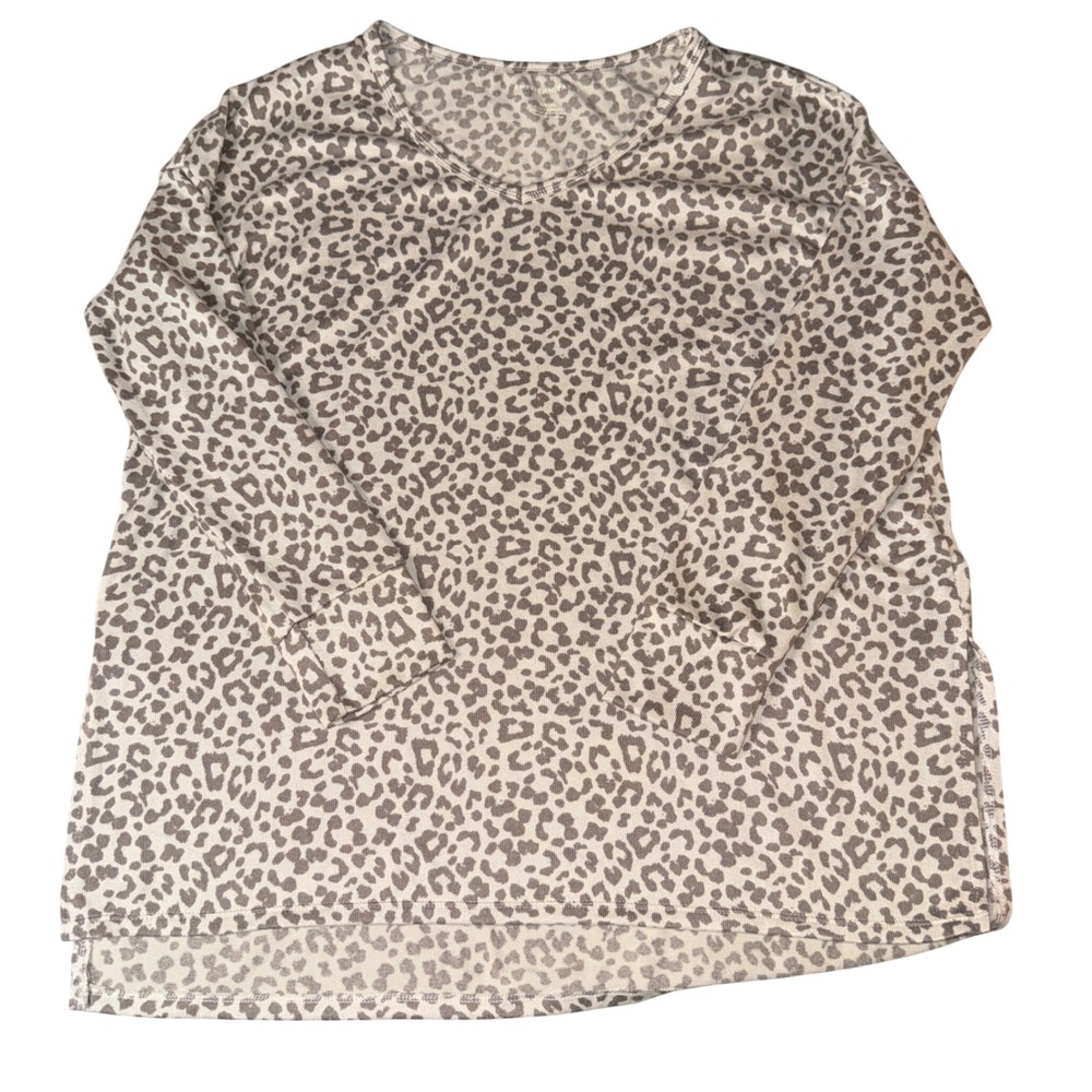 American Eagle super soft Leopard Print V-Neck Long Sleeve Top Size small